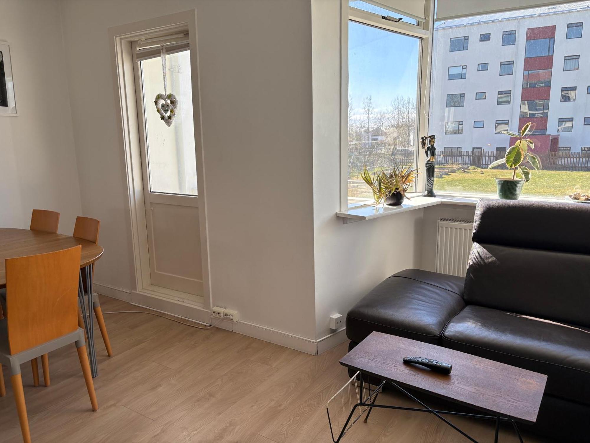 Midnight Sun Apartment *